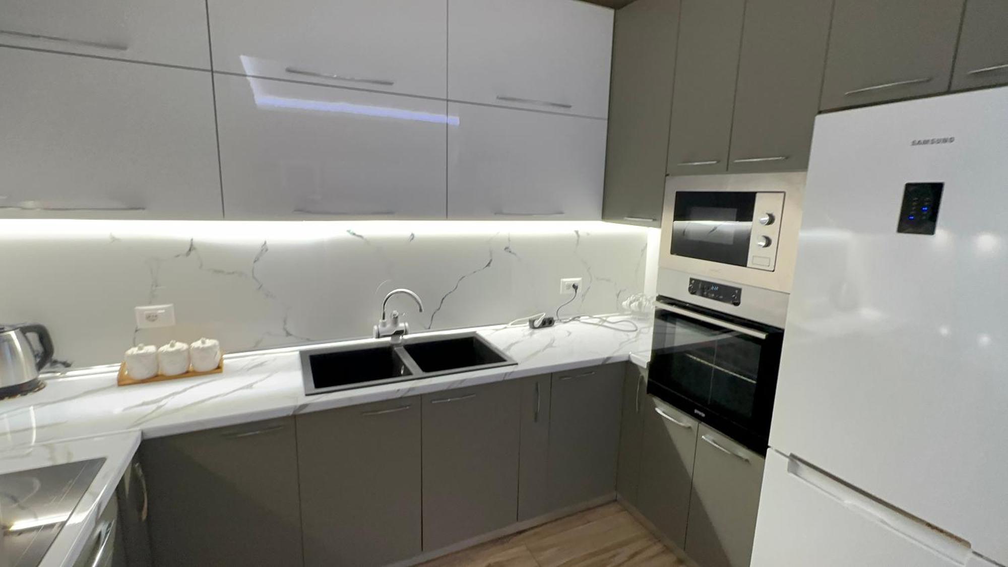 Square Apartment *